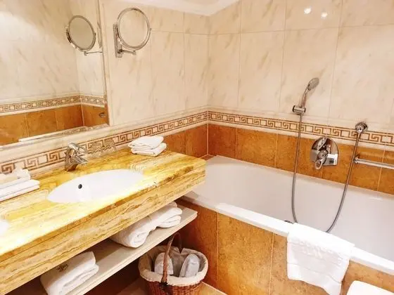 Junior Süit, Küvet, Dağ Manzaralı (40m²)