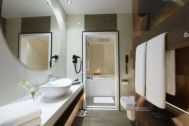 Çatı Katı Suit Oda, Şehir Manzaralı, Jakuzili
