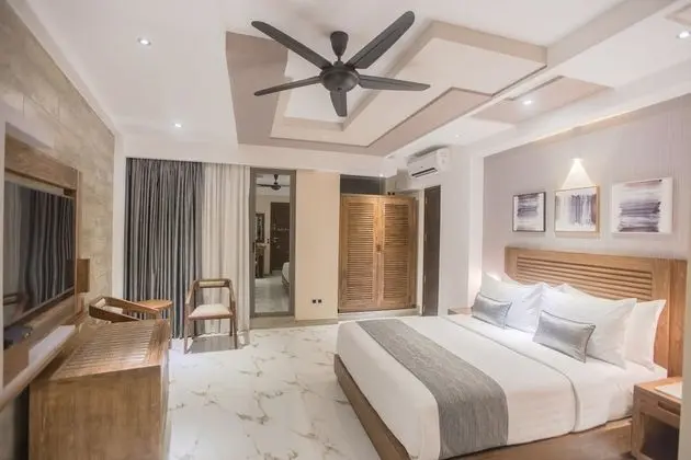 Executive Suite with Balcony, Free Airport Transfer