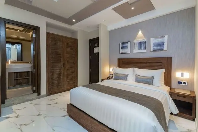 Executive Suite with Balcony, Free Airport Transfer
