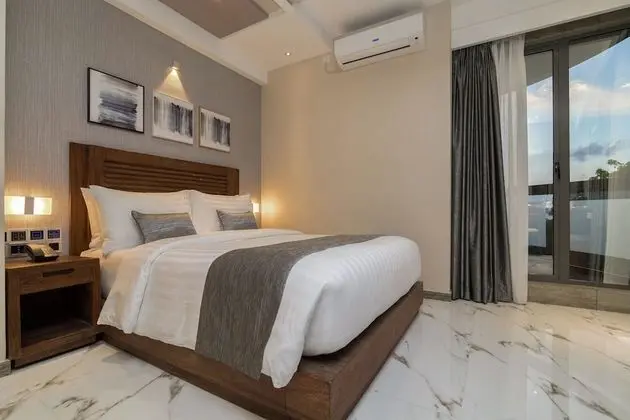 Executive Suite with Balcony, Free Airport Transfer