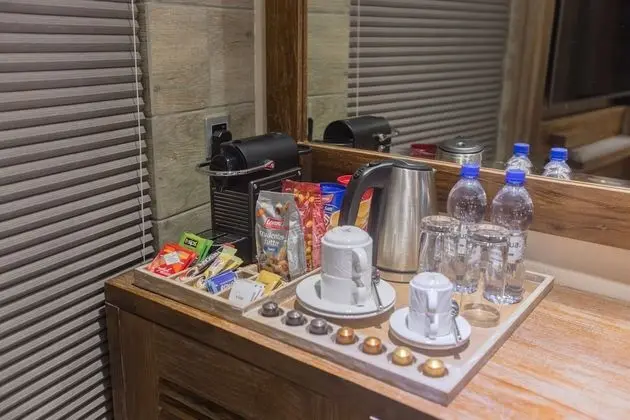 Executive Suite with Balcony, Free Airport Transfer