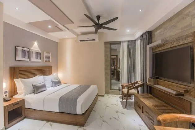 Executive Suite with Balcony, Free Airport Transfer