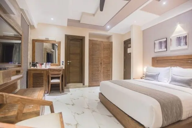 Executive Suite with Balcony, Free Airport Transfer