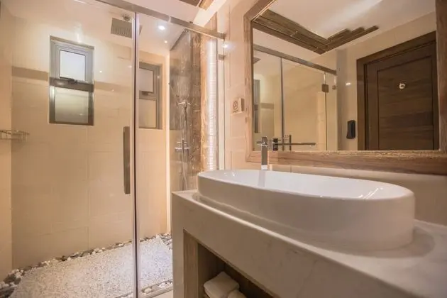 Executive Suite with Balcony, Free Airport Transfer