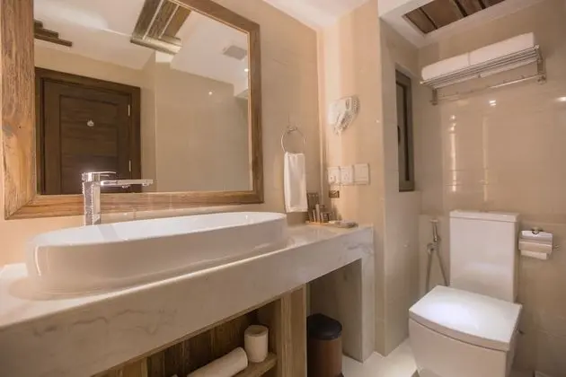 Executive Suite with Balcony, Free Airport Transfer