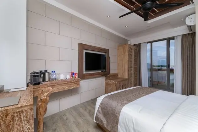 Executive Suite with Balcony, Free Airport Transfer