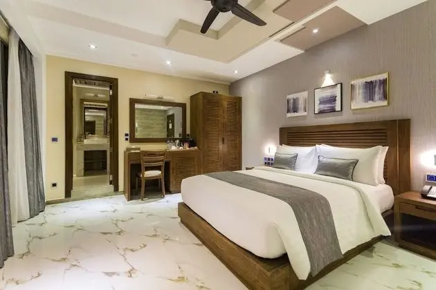 Samann Suite with Balcony, Free Airport Transfer