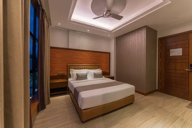 Executive Suite-Balcony View with Free Return Airport Transfer