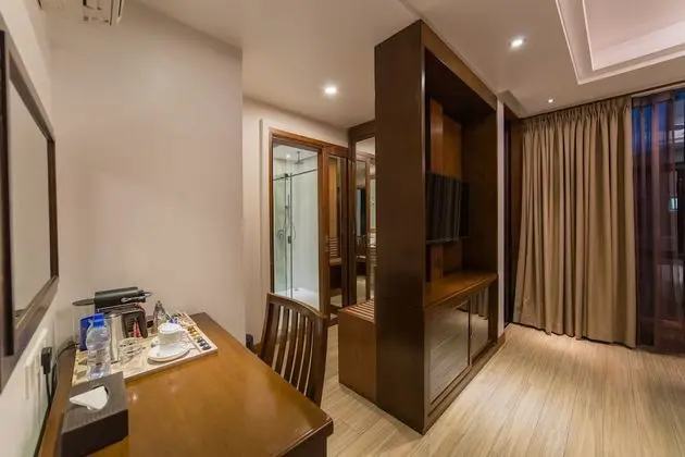 Executive Suite-Balcony View with Free Return Airport Transfer
