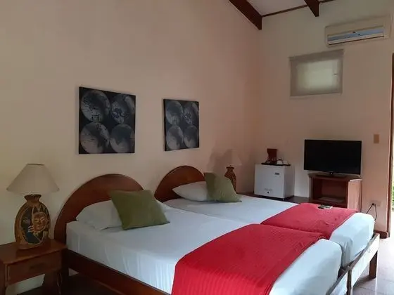 Dört Kişilik Oda, Balkon, Bahçe Manzaralı