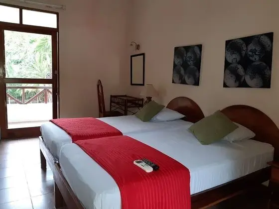 Üç Kişilik Oda, Balkon, Bahçe Manzaralı