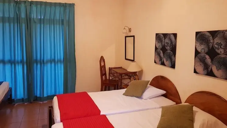 Üç Kişilik Oda, Balkon, Bahçe Manzaralı