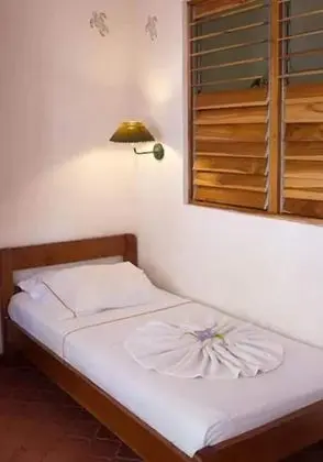 Üç Kişilik Oda, Havuz Kenarı