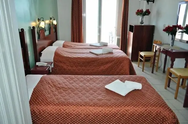 Üç Kişilik Oda, Havuz Manzaralı