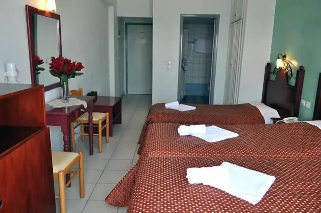 Üç Kişilik Oda, Havuz Manzaralı