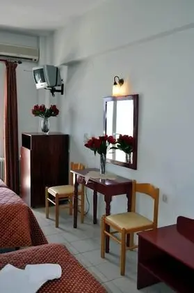 Üç Kişilik Oda, Havuz Manzaralı