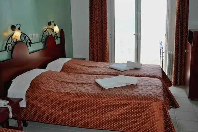 Üç Kişilik Oda, Havuz Manzaralı