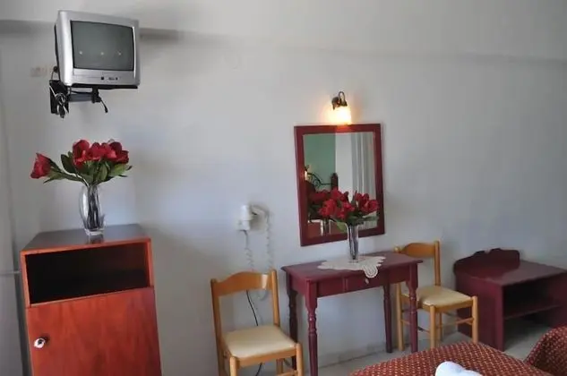 Üç Kişilik Oda, Havuz Manzaralı