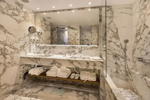 Çatı Katı Süiti (Penthouse) (Suite)