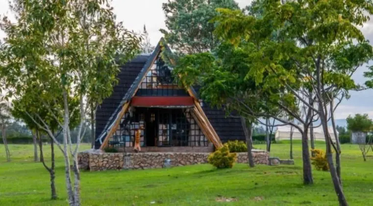 Standard Kır Evi, Göl Manzaralı