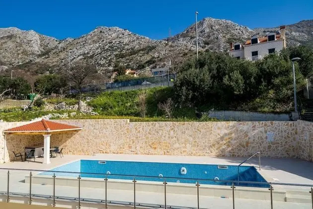 Apart Daire (Two-Bedroom Apartment with Terrace)