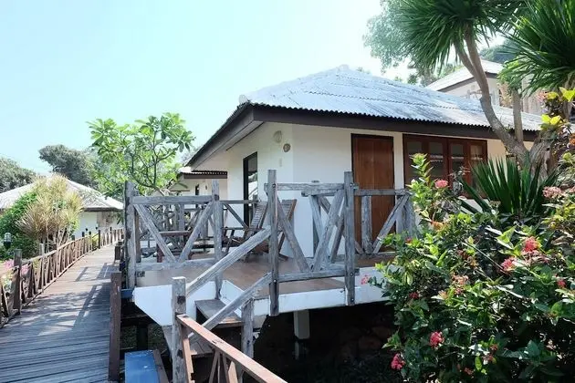 Deluxe Front Bungalow