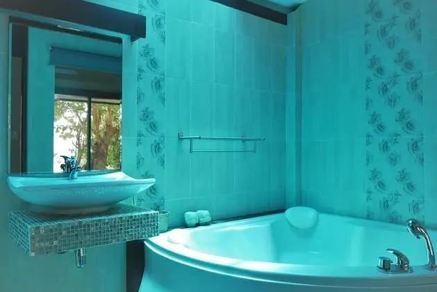 Beachfront Honeymoon Suite