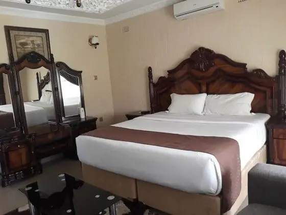 Tek Büyük Yataklı Oda