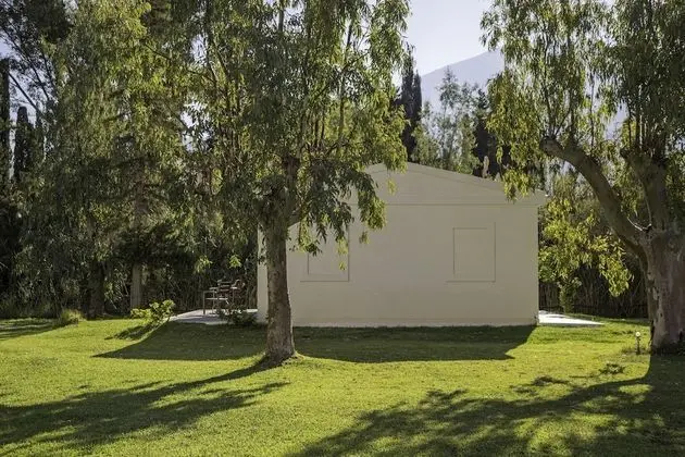 Ianos Garden Suite