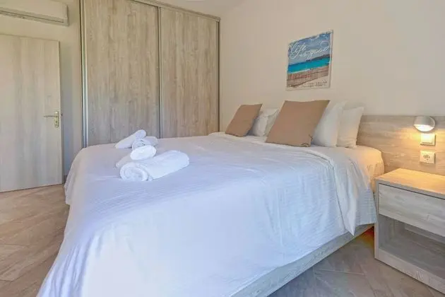 Ianos Garden Suite