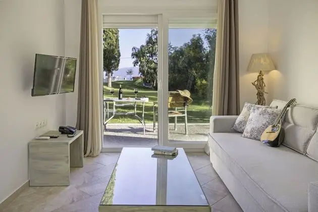 Ianos Garden Suite