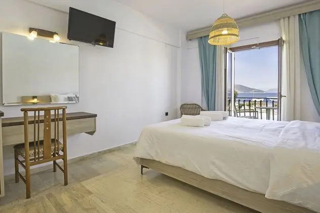 Twin or double STANDARD room with Sea view
