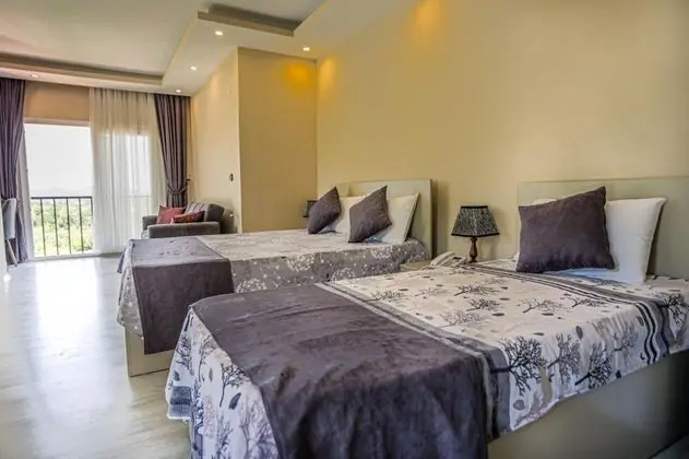 Üç Kişilik Oda, Şehir veya Dağ Manzaralı, Balkonlu