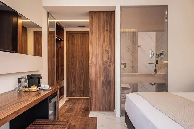 Deluxe Double or Twin Room with Side Sea View