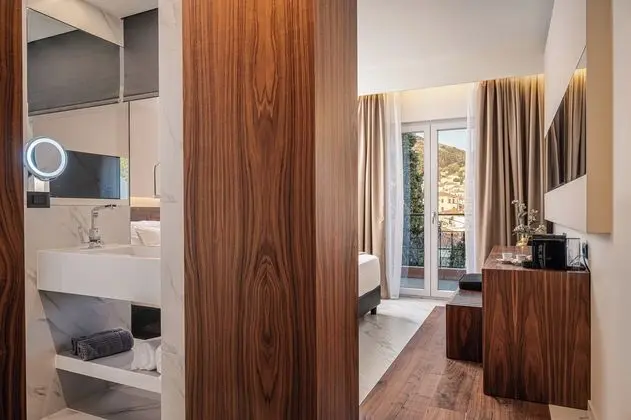 Deluxe Double or Twin Room with Side Sea View