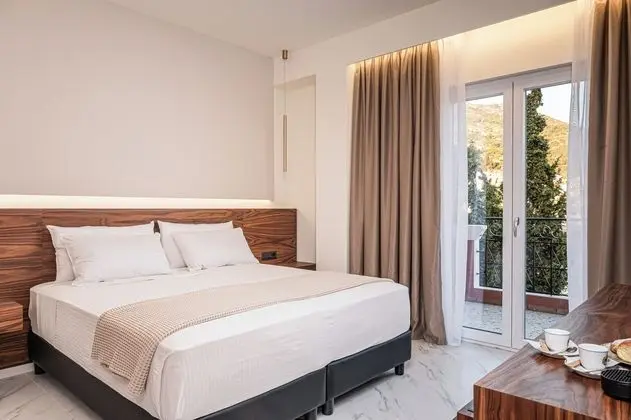 Deluxe Double or Twin Room with Side Sea View