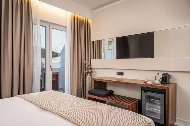 Deluxe Double or Twin Room with Side Sea View