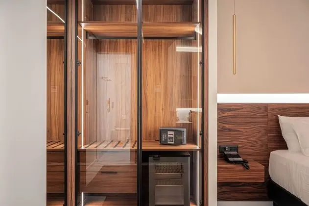 One Bedroom Junior Suite with Side Sea View