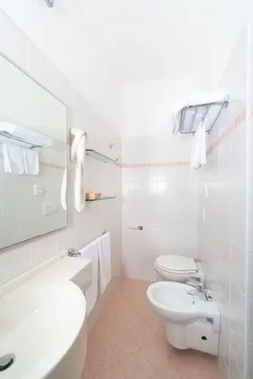 Comfort Tek Büyük veya İki Ayrı Yataklı Oda