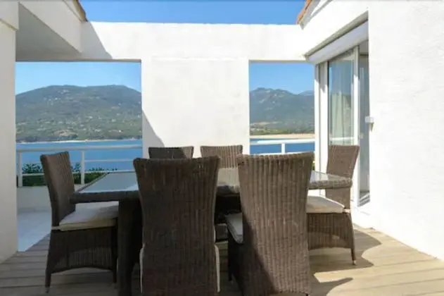Villa, Deniz Manzaralı