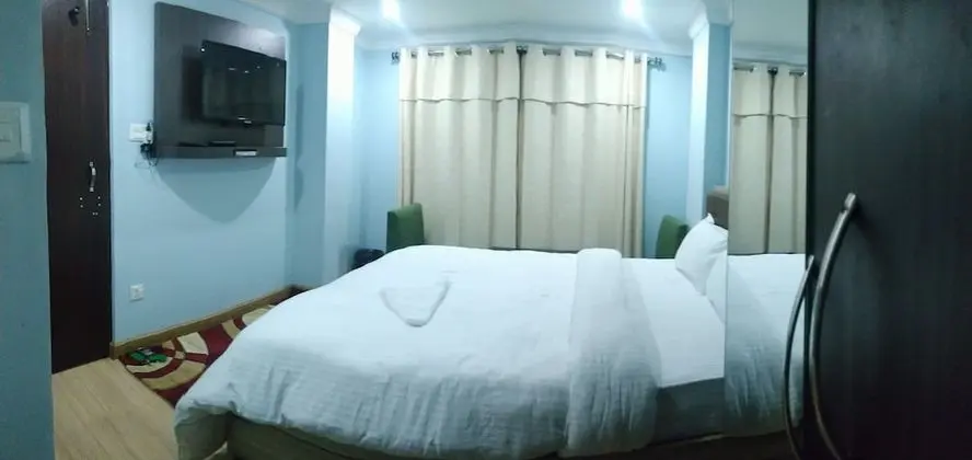Deluxe Tek Büyük Yataklı Oda