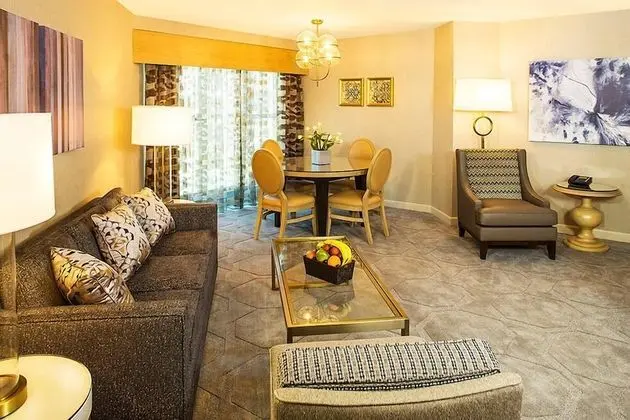 Petite Suite with Soaking Tub, Smoking