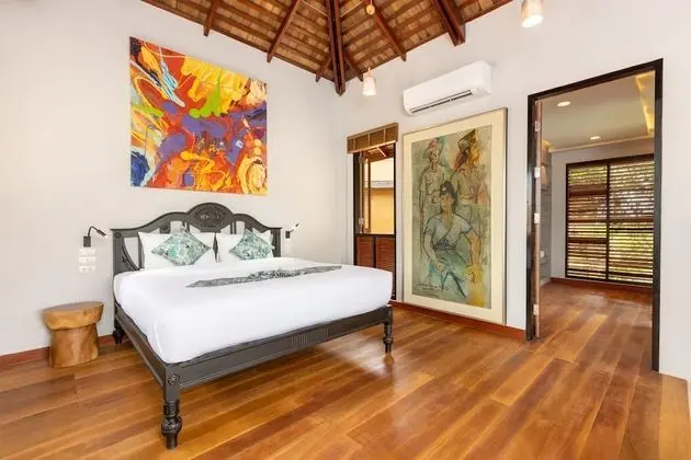 HIDEAWAY JACUZZI VILLA-RIMLAY