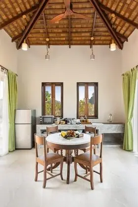 HIDEAWAY JACUZZI VILLA-RIMLAY