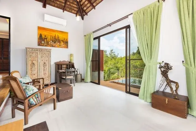 HIDEAWAY JACUZZI VILLA-RIMLAY
