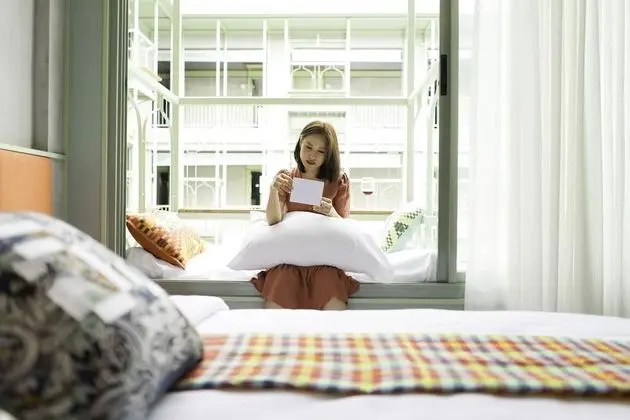 Deluxe Tek Büyük Yataklı Oda, Havuz Manzaralı