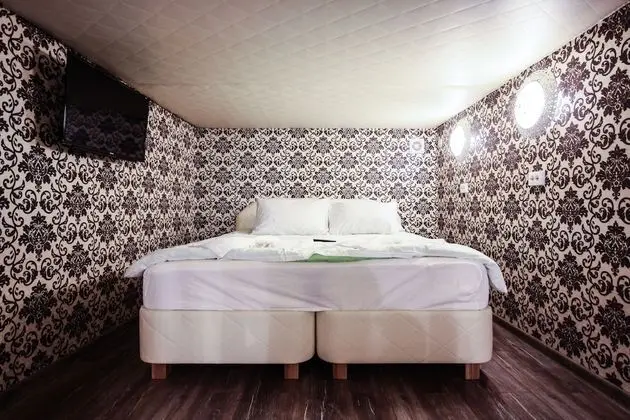 Dubleks (with Shower)