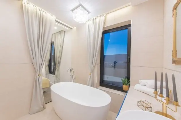 Luxury Tek Büyük Yataklı Oda