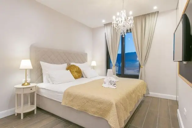 Luxury Tek Büyük Yataklı Oda